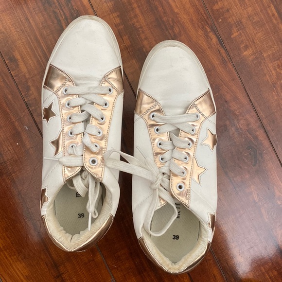 Merry scott - Picture 1 of 1